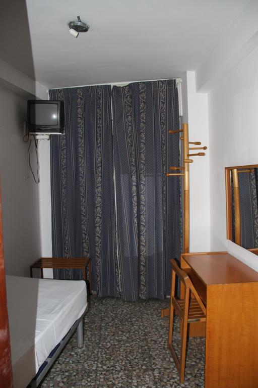 Hostal Mengual Gandía Exterior photo