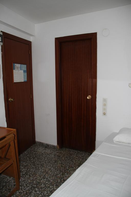 Hostal Mengual Gandía Room photo