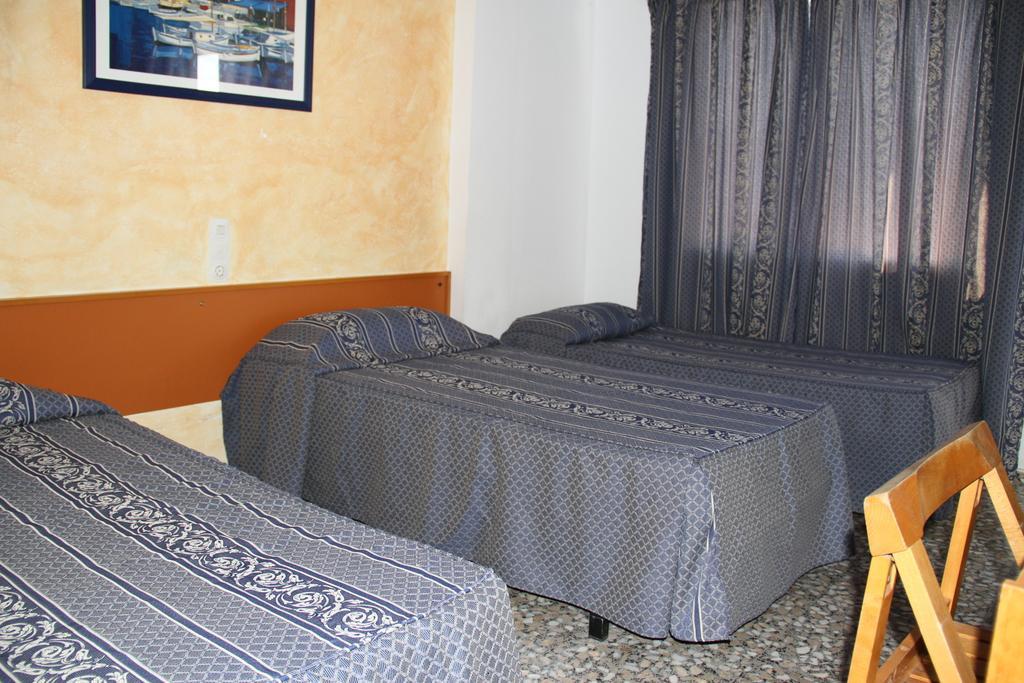 Hostal Mengual Gandía Room photo