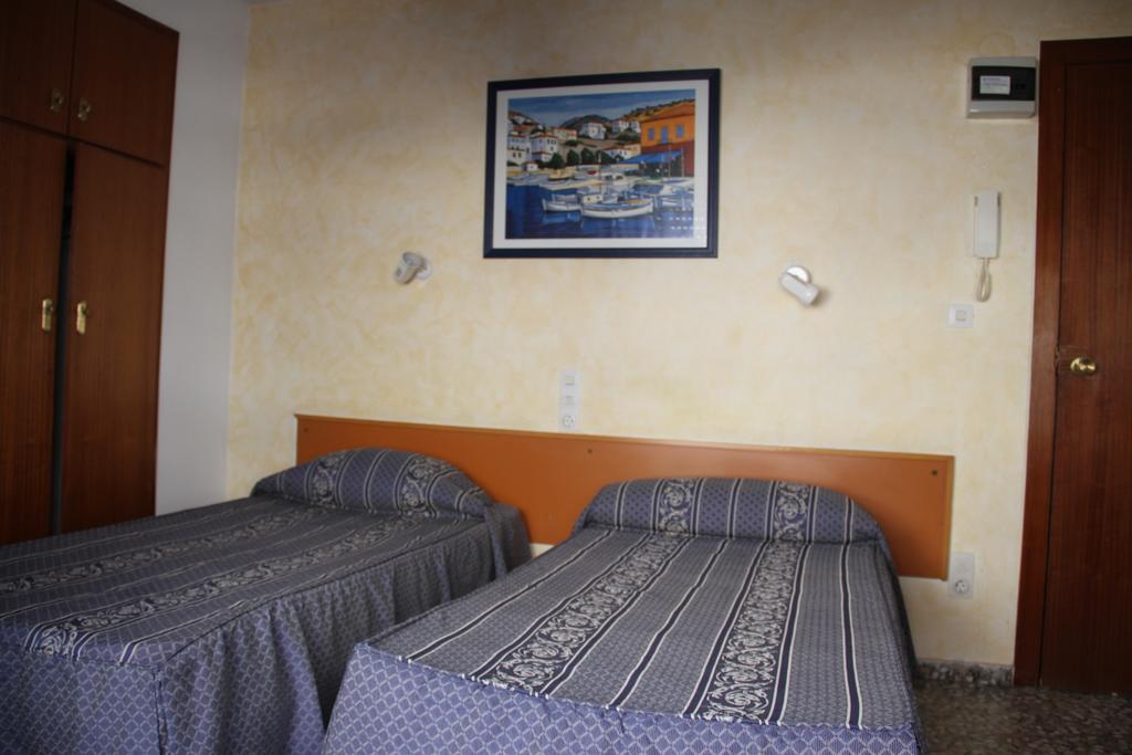 Hostal Mengual Gandía Room photo