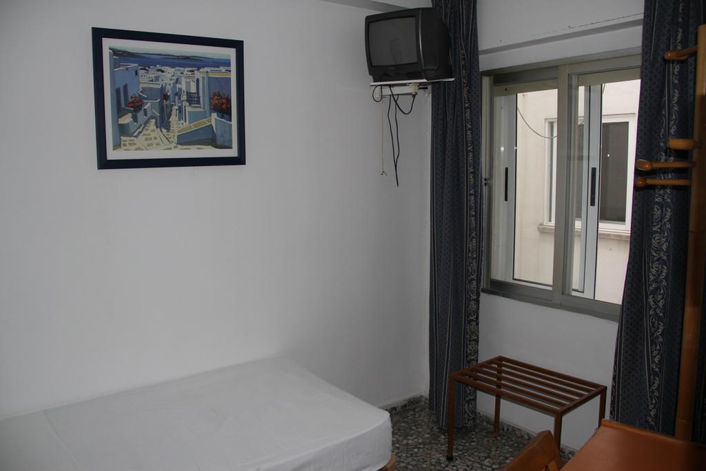 Hostal Mengual Gandía Room photo